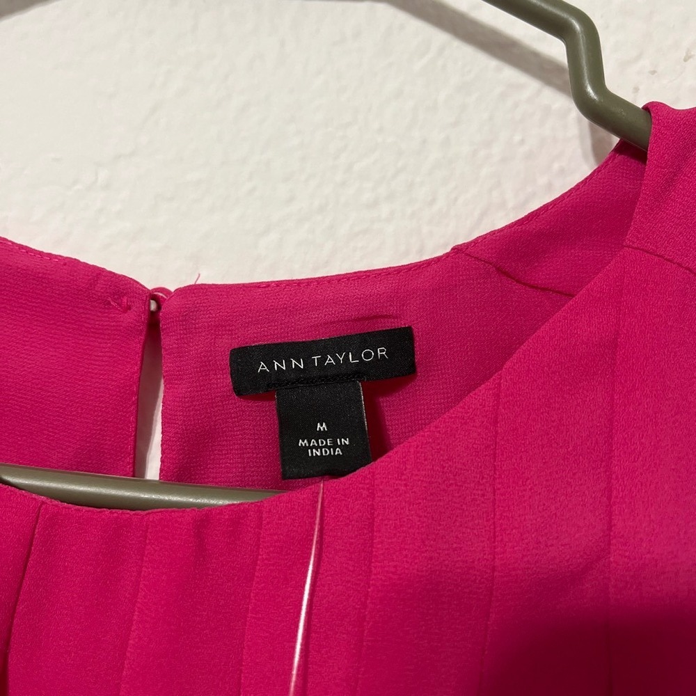 Ann Taylor NWT Fuchsia Pleated Sleeveless Blouse Office Siren Quiet Luxury M - Picture 3 of 6